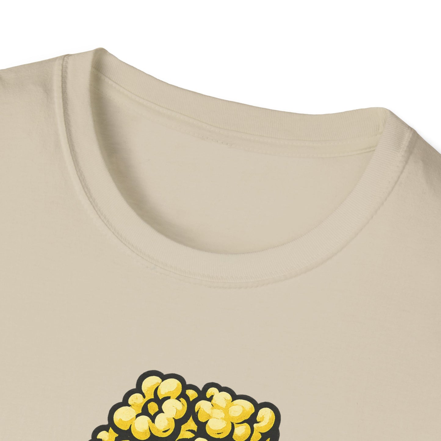 Popcorn Powered Shirt – Funny Movie Snack Tee – Retro Popcorn Lover T-Shirt for Cinema Nights & Foodie Fans