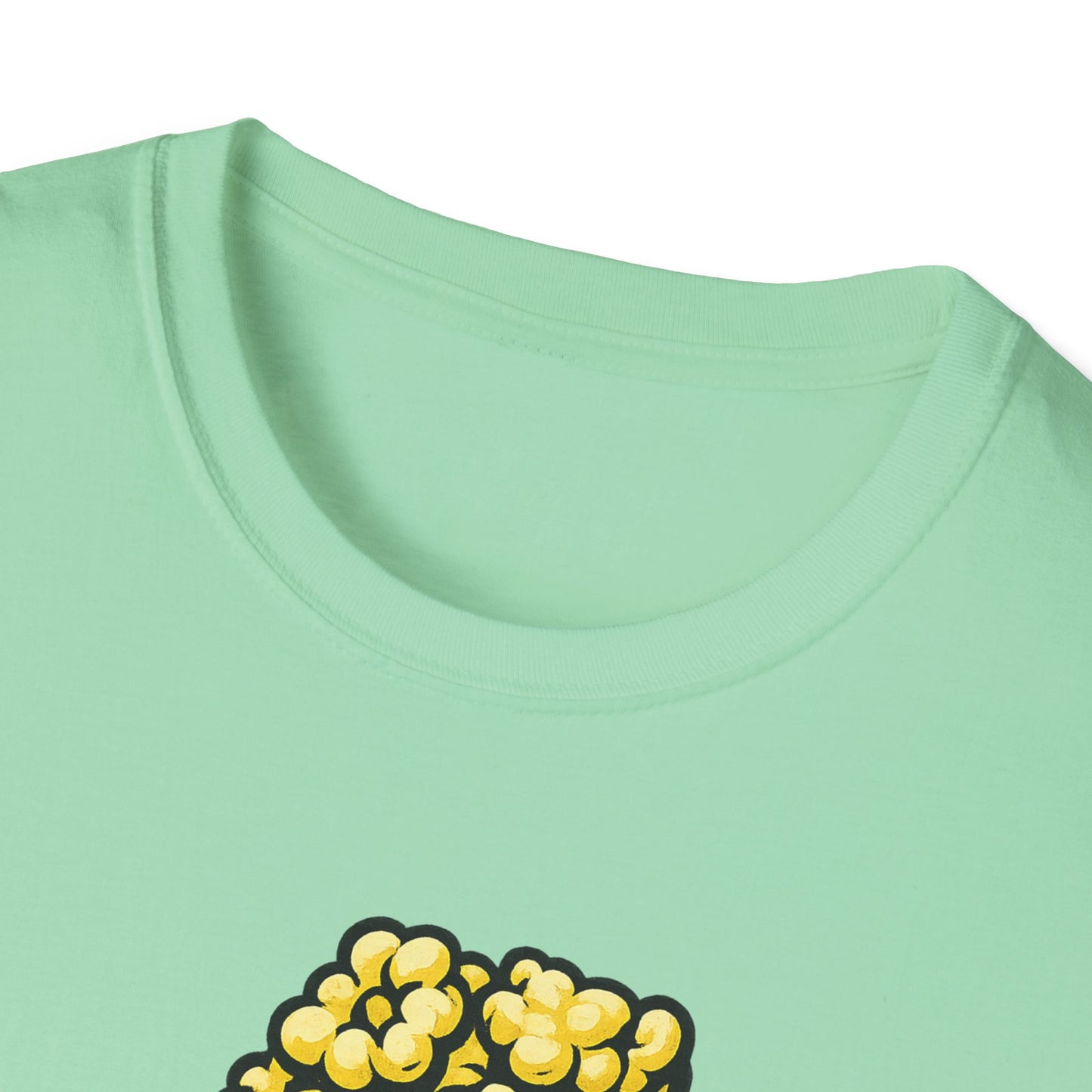 Popcorn Powered Shirt – Funny Movie Snack Tee – Retro Popcorn Lover T-Shirt for Cinema Nights & Foodie Fans