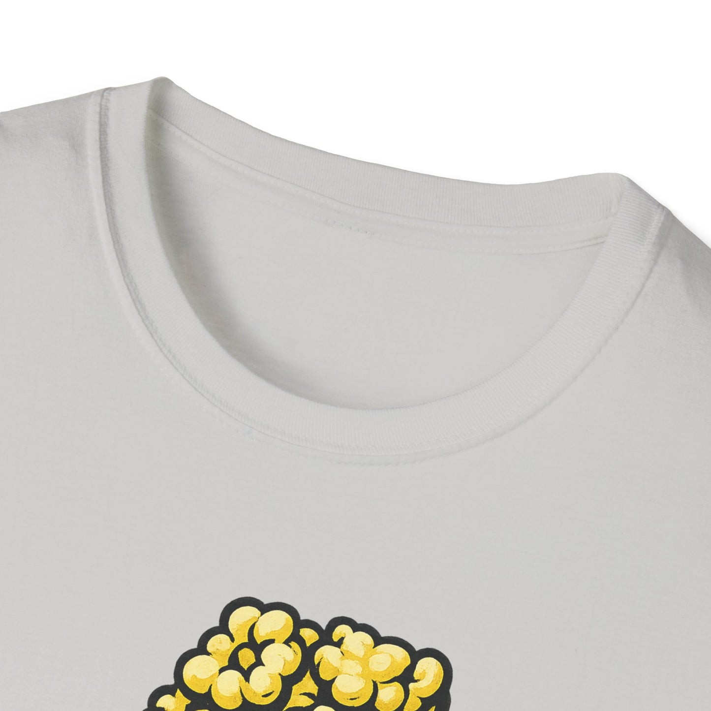 Popcorn Powered Shirt – Funny Movie Snack Tee – Retro Popcorn Lover T-Shirt for Cinema Nights & Foodie Fans